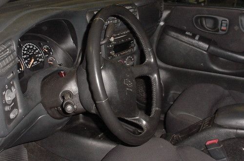 Chevrolet S-10 4X4 Extended cab Third door Great condition Newer tires, image 7