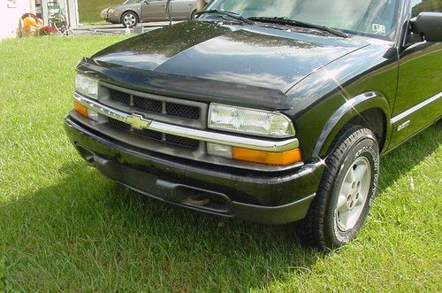 Chevrolet S-10 4X4 Extended cab Third door Great condition Newer tires, image 8