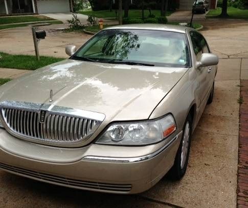 2005 lincoln town car signature limited sedan 4-door 4.6l