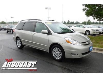 Nice van! navigation - rear dvd - pwr/htd leather - 1 owner - rear backup camera