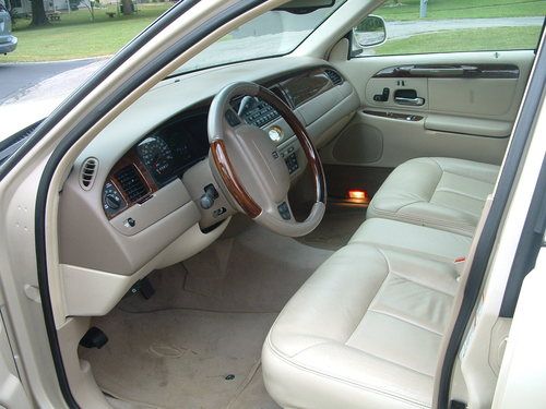 2000 lincoln towncar, 43Kmiles, showroom condition, image 4