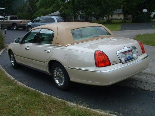 2000 lincoln towncar, 43Kmiles, showroom condition, image 5