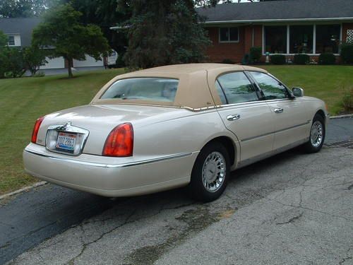 2000 lincoln towncar, 43Kmiles, showroom condition, image 6