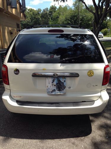 2001 white chrysler town and country