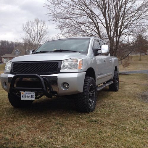 2005 nissan titan le crew cab pickup 4-door 5.6l