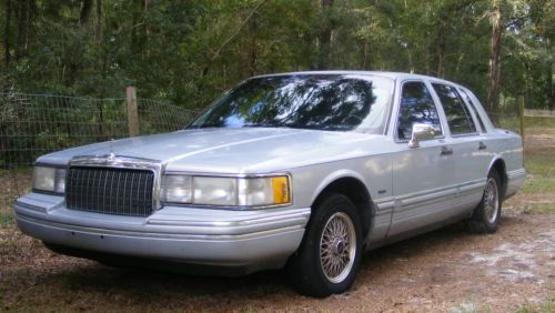 Lincoln town car signature series 1994 sedan 4-door 4.6l