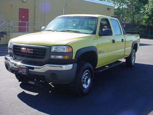 4dr crew / 4x4 / duramax diesel / allison trans / plow / lift gate / 44 k miles