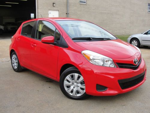 2013 toyota yaris le 4 door hatchback bluetooth