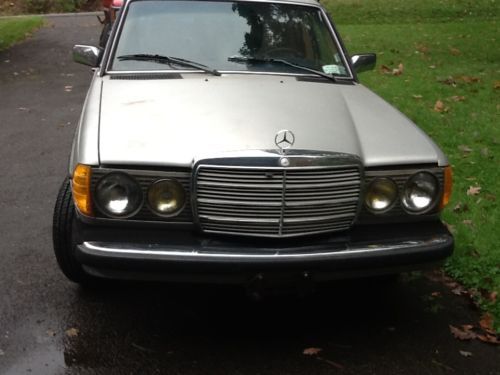 1983 mercedes-benz 300td base wagon 4-door 3.0l