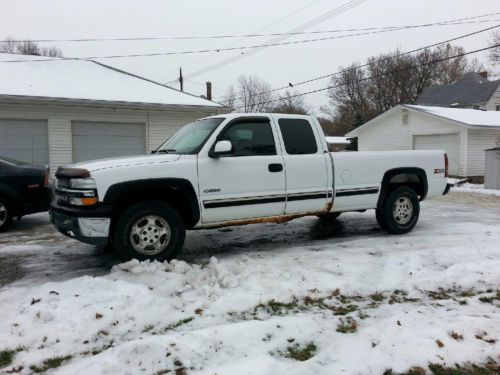 2002 chevy siverado 1500 z71 4x4 no reserve 8ft bed  ext cab