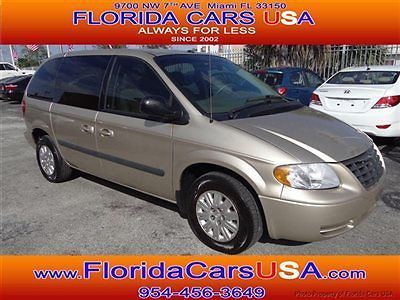 Chrysler town &amp; country low miles carfax certified leather alloy wheels perfect