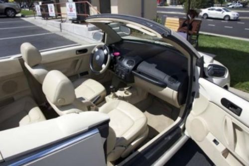 2003 Volkswagen Beetle GLS Convertible 2-Door 1.8L, image 3