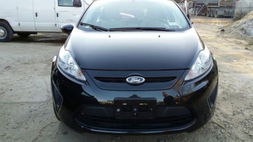 2013 ford 4 door fiesta only 7k miles runs &amp; drives like new salvage rebuildable