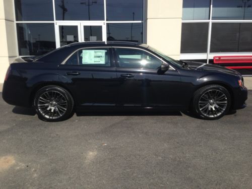 2013 chrysler 300c john varvatos limited edition phantom black $11500 off!!