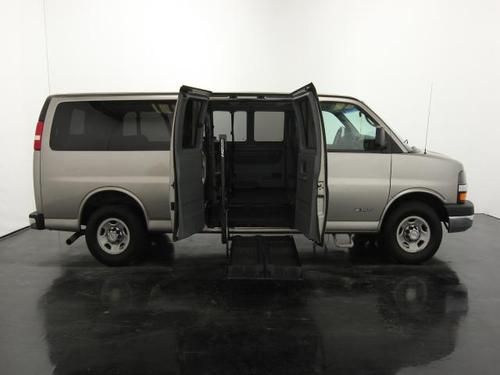 2004 chevrolet express 3500 ls extended passenger van 3-door 6.0l