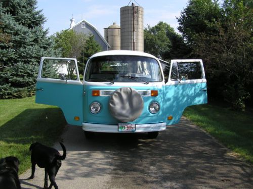 1973 vw bus/vanagon,  white/blue, great condition, 3 door 7 passenger iconic bus