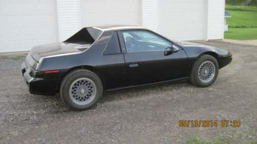 1986 pontiac fiero coupe 2-door v8