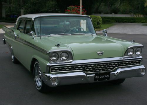 Beautiful color combination - 1959 ford galaxie town sedan- 332v8