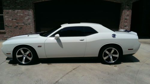 2011 dodge: challenger srt8 inaugural edition only 2957 miles