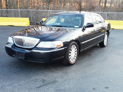 Real nice 2003 lincoln towcar signature black on black