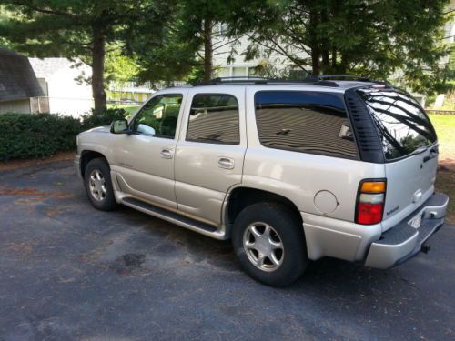 2004 gmc yukon denali sport utility 4-door 6.0l