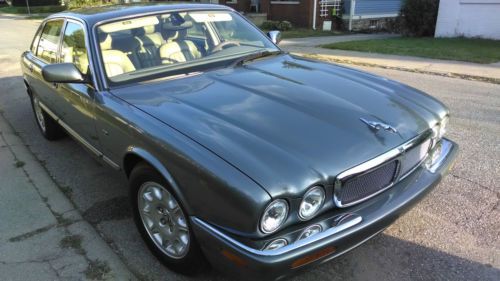 2003 jaguar xj8 base sedan 4-door 4.0l