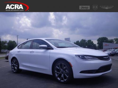 2015 chrysler 200 s