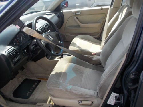 1991 Honda Accord  NO RESERVE, image 3