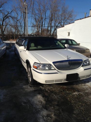 Lincoln town car limos in great condition