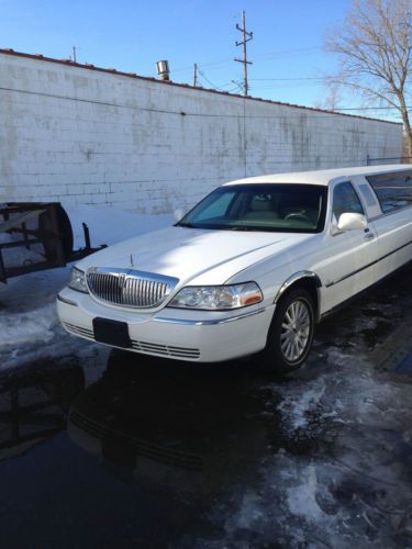 Lincoln Town Car Limos in Great Condition, US $40,000.00, image 3