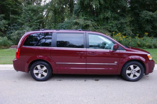 2009 dodge grand caravan 1 owner sxt 4.0l leather heated seats, dvds, new tires