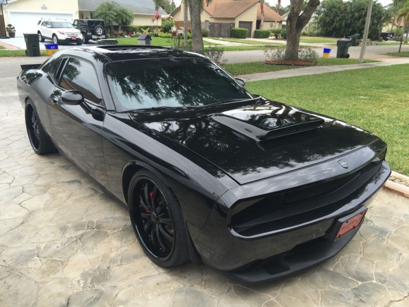 2009 dodge challenger srt8