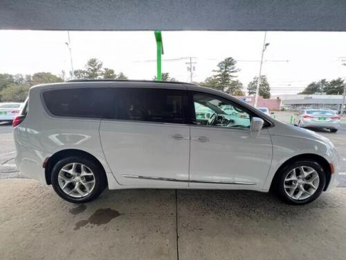 2018 chrysler pacifica touring l plus minivan 4d