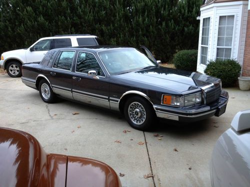 1994 lincoln town car, signature edition, 4-door 4.6l, low reserve