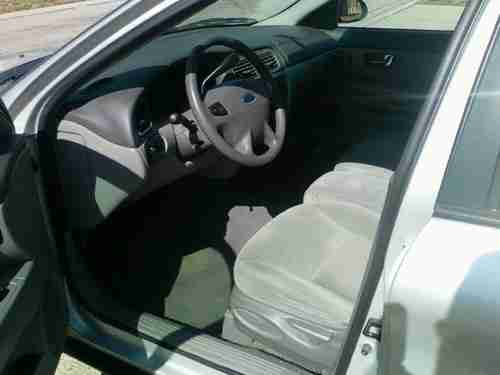 2003 Ford Taurus SE Sedan well maintained, image 3