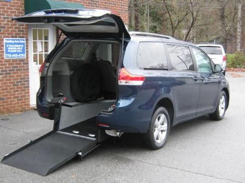 2011 toyota sienna handicap wheelchair mobility van