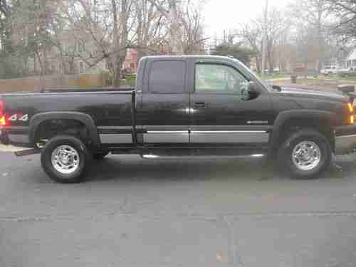 2005 Chevrolet 2500hd Ex cab short bed with Fisher 8' Minute Mount 2 plow, image 3