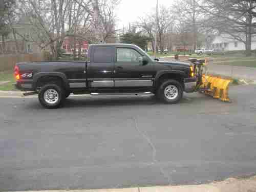 2005 Chevrolet 2500hd Ex cab short bed with Fisher 8' Minute Mount 2 plow, image 4