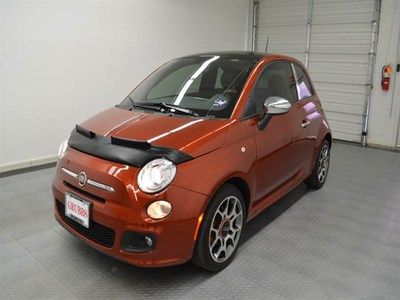 Fiat 500/ roof, leather upgraded interior, financing options are available !!