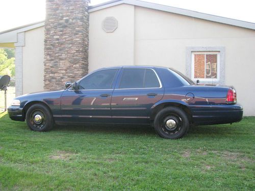 2005 ford crown victoria 4 door sedan p-71 police interceptor