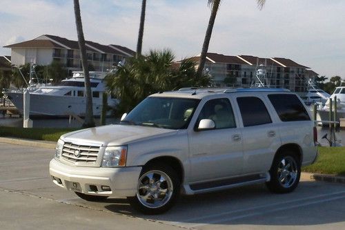 2005 cadillac escalade loaded tow package 82,379 miles white diamond 2nd owner