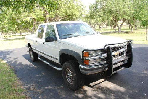 K2500 crew cab chevrolet 4x4 lifted, 5.7 with auto trans, drive anywhere no rust