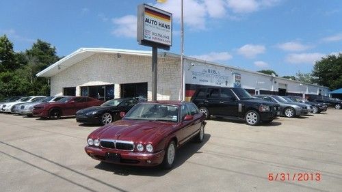 2003 xj8,texas car,leather,c/d changer,sunroof,very clean
