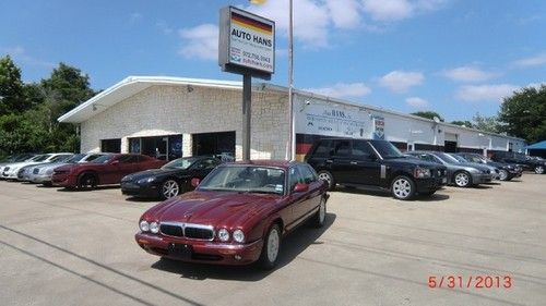 2003 xj8,texas car,leather,c/d changer,sunroof,very clean