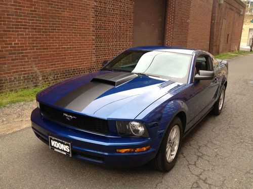 2007 Ford mustang base coupe #2