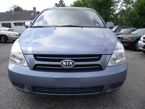 2006 kia sedona lx ,clean,serviced,runs well,no reserve.