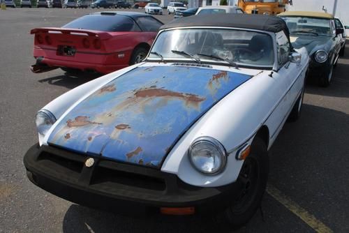 1976 mg ** project car ** salvage title ** flood car **