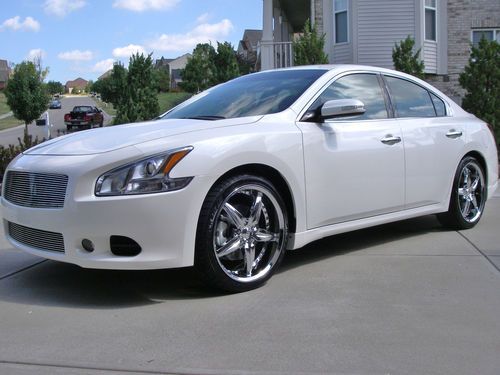 2010 nissan maxima sv sedan 4-door 3.5l, like new, loaded, look 2 sets rim/tire