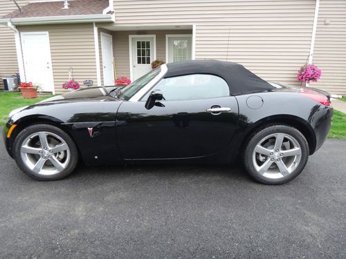 Pontiac solstice convertible, 2007 black 18,400 miles, like new!