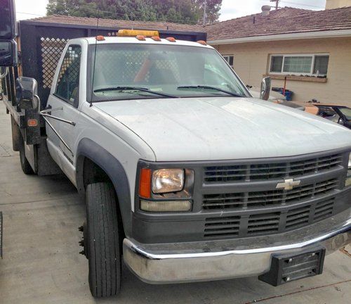Chevrolet 3500hd stakebed 31,000 original miles 8.1l gas auto ac hyd tommylift